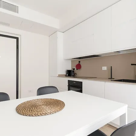 Guesthost - Modern In Moscova Apartament