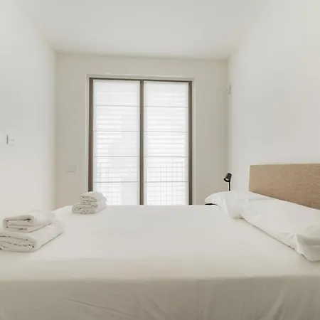 Guesthost - Modern In Moscova Apartament