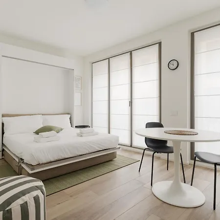 Apartament Guesthost - Modern In Moscova