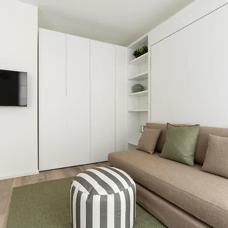 Guesthost - Modern In Moscova Mediolan