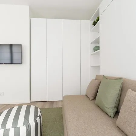 Guesthost - Modern In Moscova * Mediolan