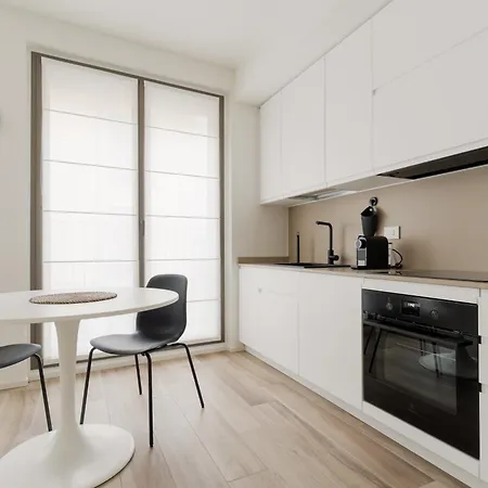 Guesthost - Modern In Moscova Apartament Mediolan