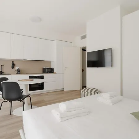 Guesthost - Modern In Moscova Mediolan